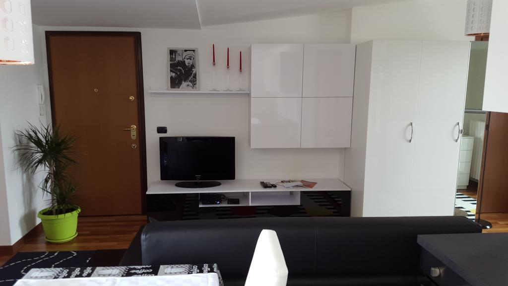 Apartament New Luxury Attic Santa Giulia Expo Mediolan Pokój zdjęcie